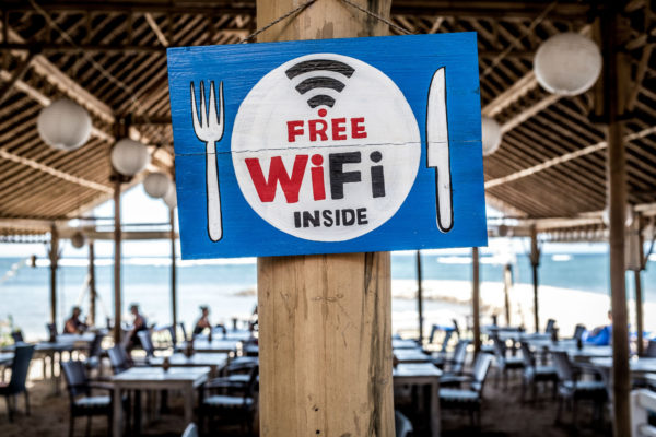 Rechtenvrije afbeelding van Bernard Herman via Unsplash horende bij het artikel over Extra voordelen bij VPN gebruik.