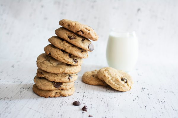 Rechtenvrije foto van een stapel koekjes door Christina Branco via Unsplash horende bij het artikel over ons cookie beleid.