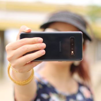 Foto van iemand die een selfie neemt van Cristina Zaragoza via Unsplash horende bij het artikel over Data Protection Day.
