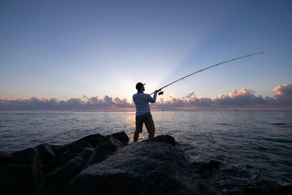 Rechtenvrije foto van een visser door Ryan Arnst via Unsplash.