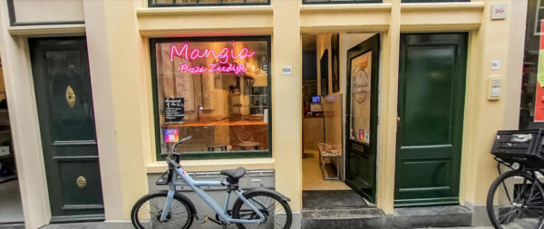 Screenshot Mangia Pizza Zeedijk op Google-Maps.